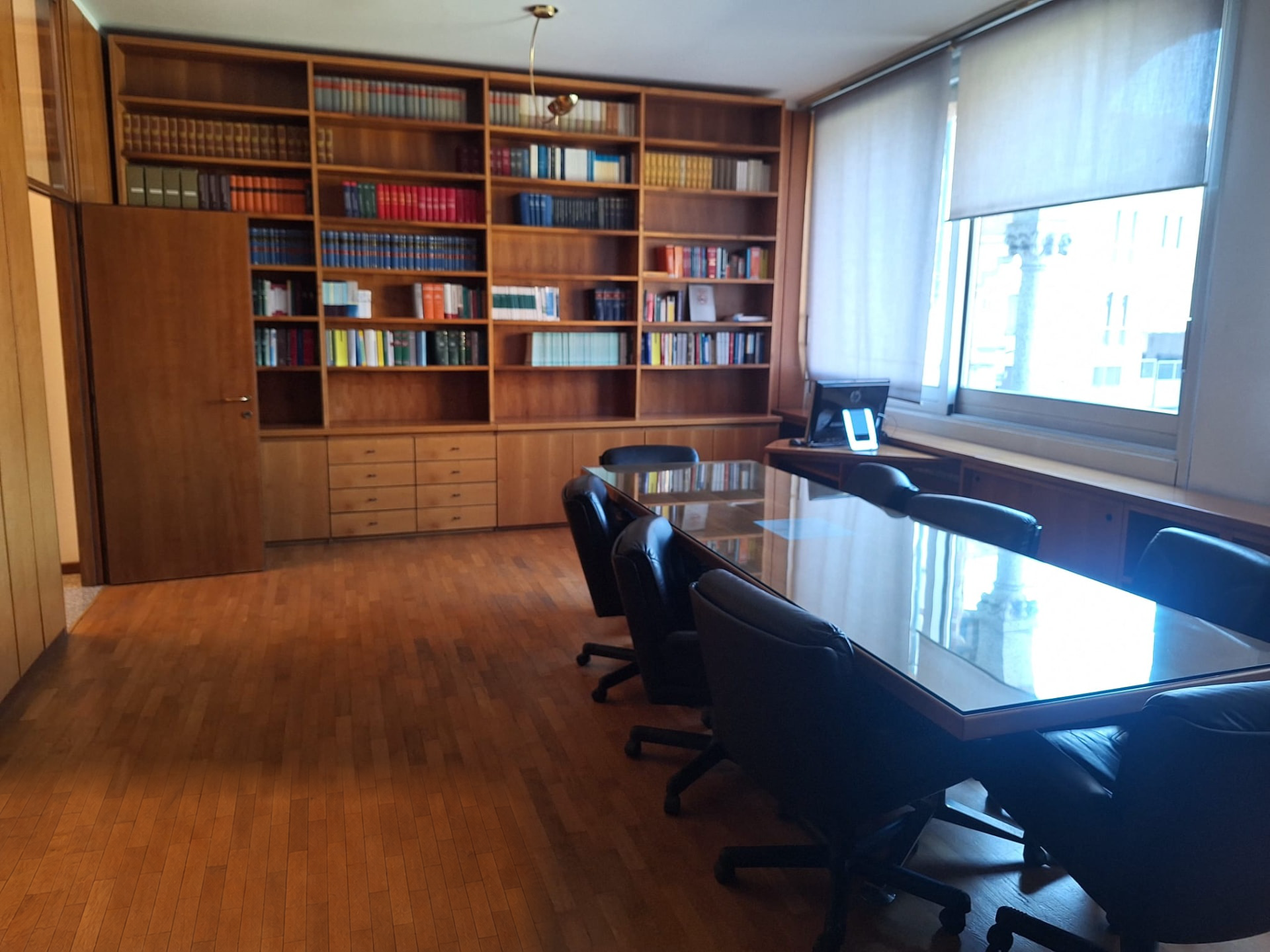 Sala riunioni curata